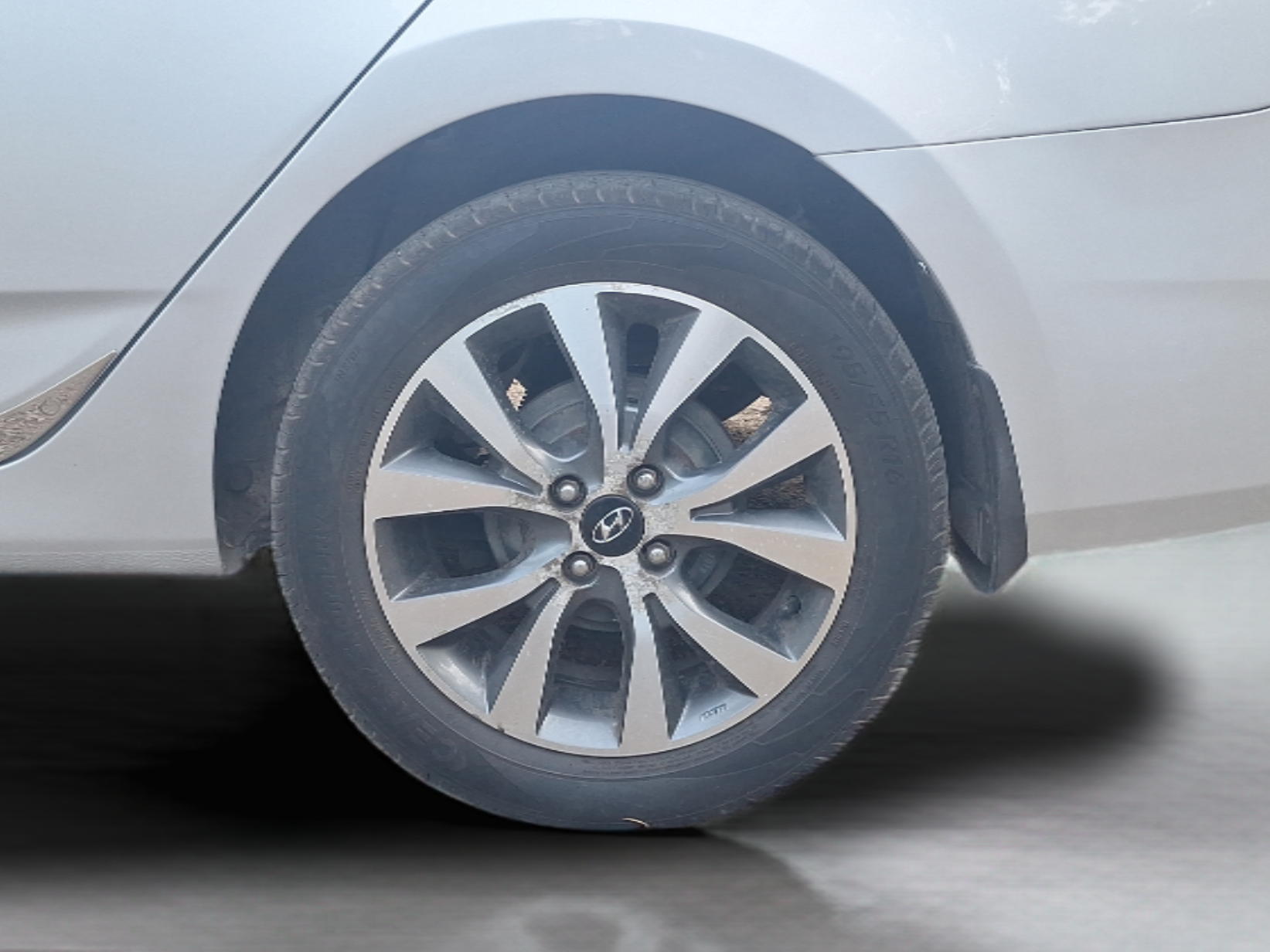 2015 Hyundai Verna FLUIDIC 1.6 CRDI S 4S, Diesel, Manual, 63,345 km, Left Rear Wheel