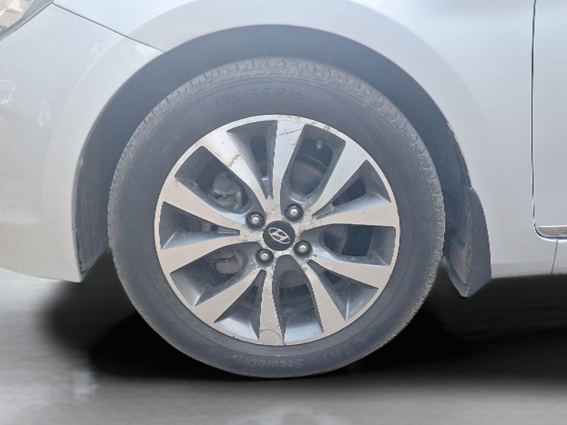 2015 Hyundai Verna FLUIDIC 1.6 CRDI S 4S, Diesel, Manual, 63,345 km, Left Front Wheel
