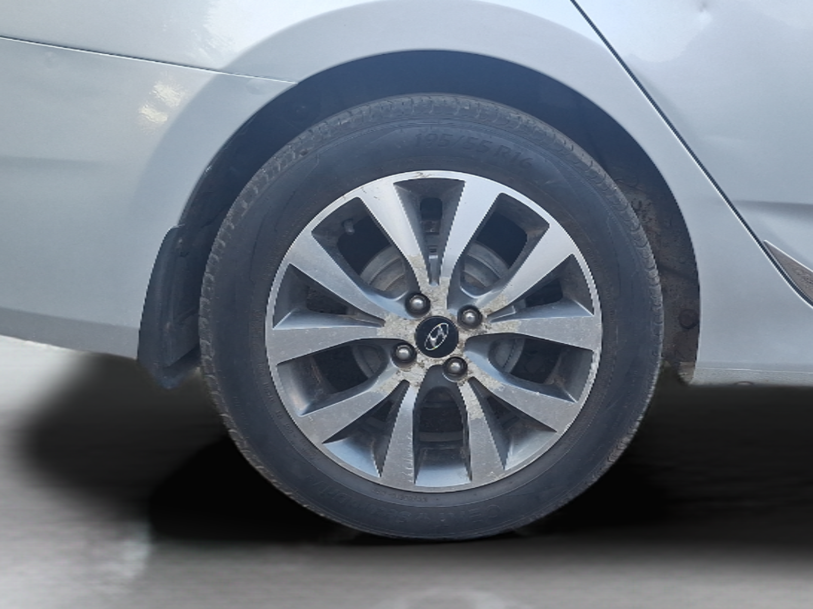 2015 Hyundai Verna FLUIDIC 1.6 CRDI S 4S, Diesel, Manual, 63,345 km, Right Rear Wheel