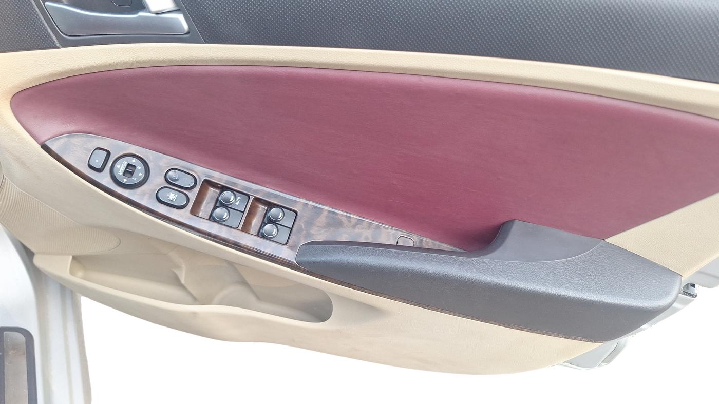 2015 Hyundai Verna FLUIDIC 1.6 CRDI S 4S, Diesel, Manual, 63,345 km, Driver Side Door Panel Controls