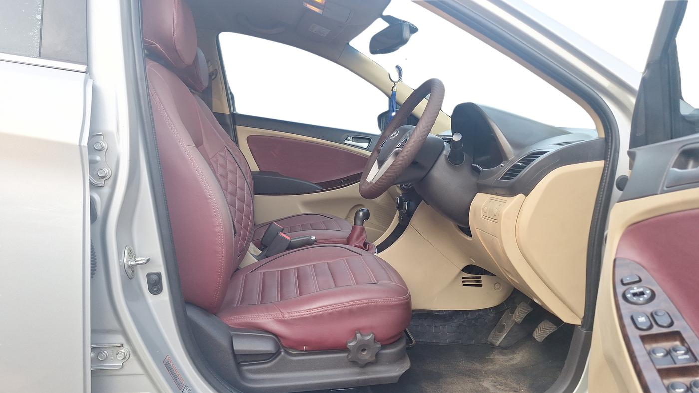 2015 Hyundai Verna FLUIDIC 1.6 CRDI S 4S, Diesel, Manual, 63,345 km, Right Side Front Door Cabin