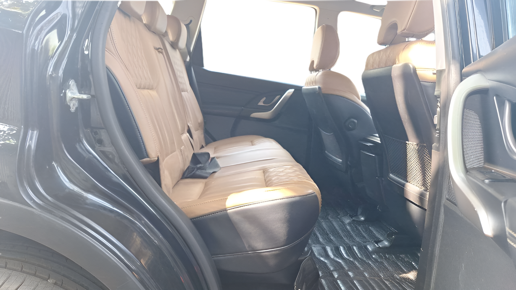 2019 Mahindra XUV500 W11(O), Diesel, Manual, 77,251 km, Right Side Rear Door Cabin