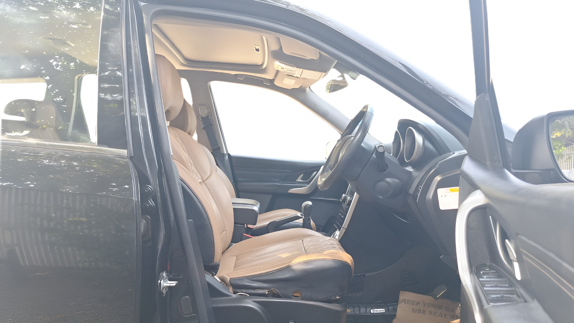 2019 Mahindra XUV500 W11(O), Diesel, Manual, 77,251 km, Right Side Front Door Cabin