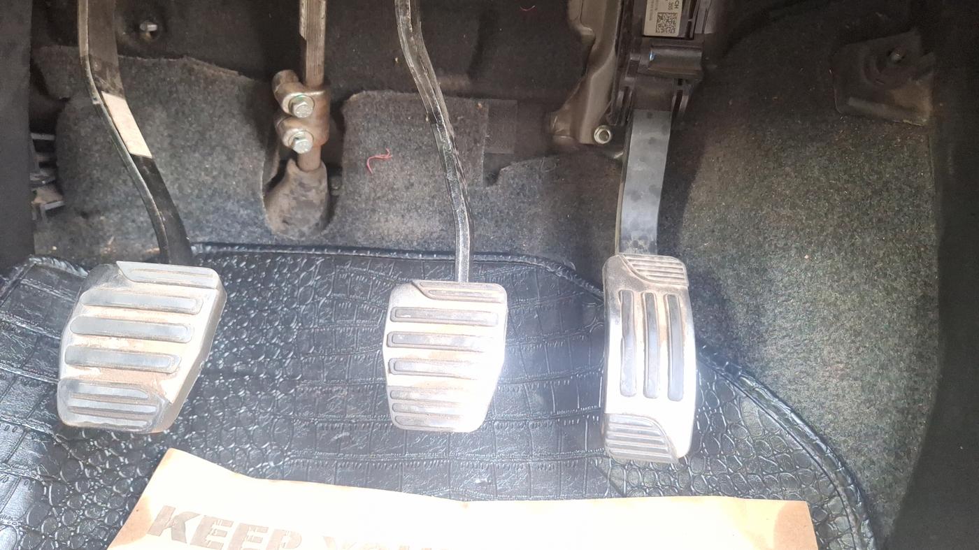 2019 Mahindra XUV500 W11(O), Diesel, Manual, 77,251 km, Pedals