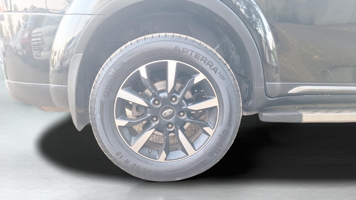 2019 Mahindra XUV500 W11(O), Diesel, Manual, 77,251 km, Right Rear Wheel