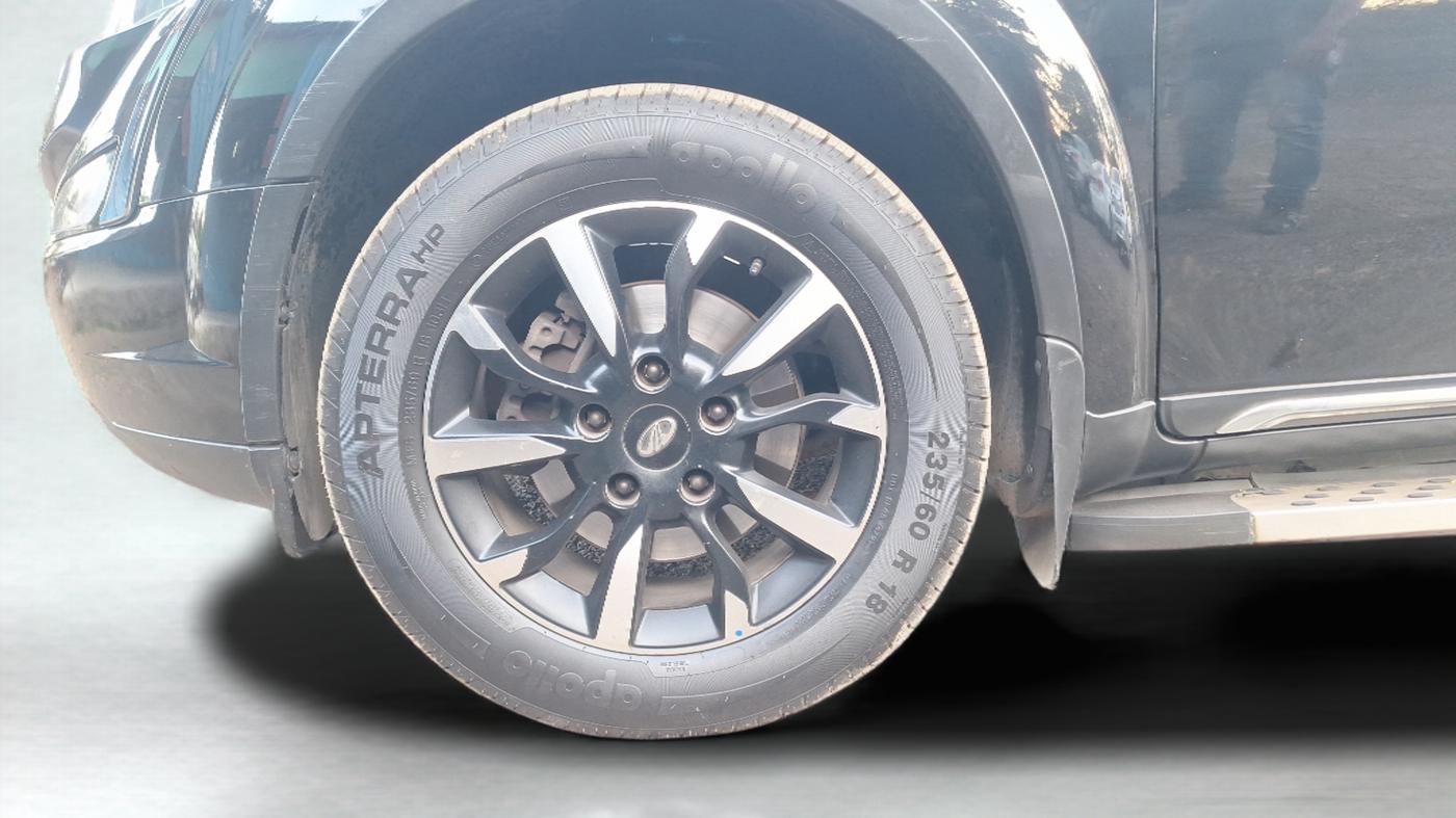 2019 Mahindra XUV500 W11(O), Diesel, Manual, 77,251 km, Left Front Wheel