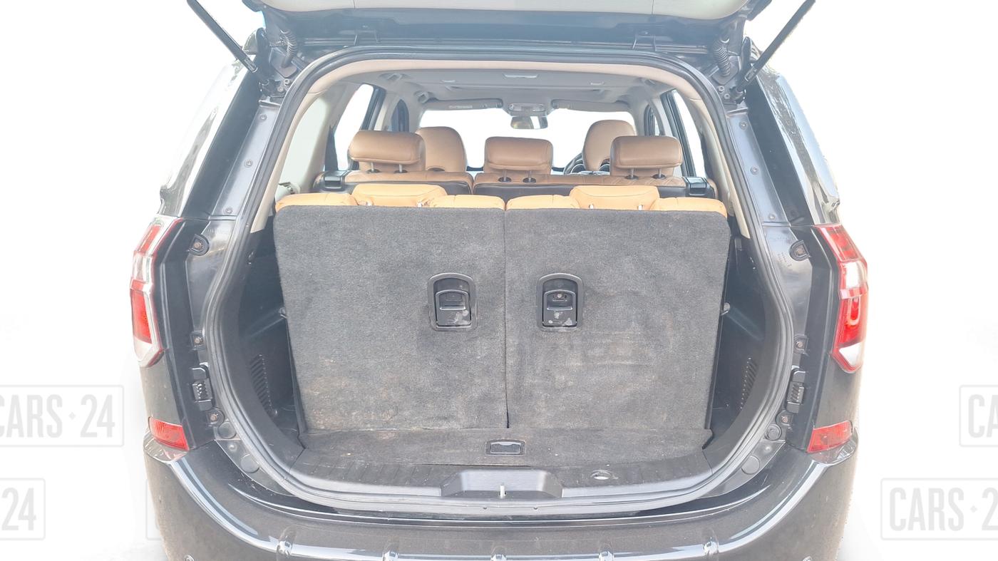 2019 Mahindra XUV500 W11(O), Diesel, Manual, 77,251 km, Boot Inside