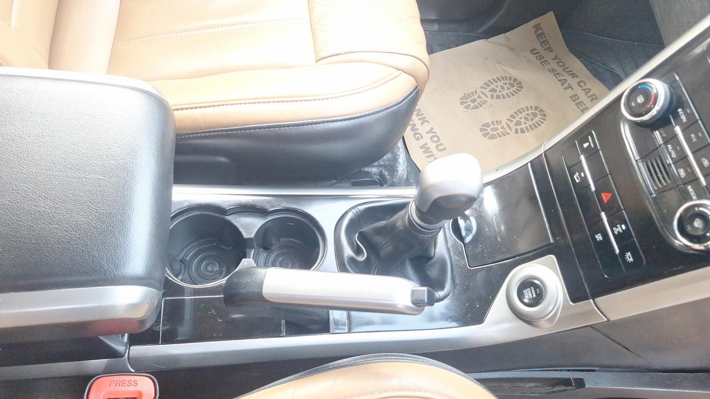 2019 Mahindra XUV500 W11(O), Diesel, Manual, 77,251 km, Gear Lever