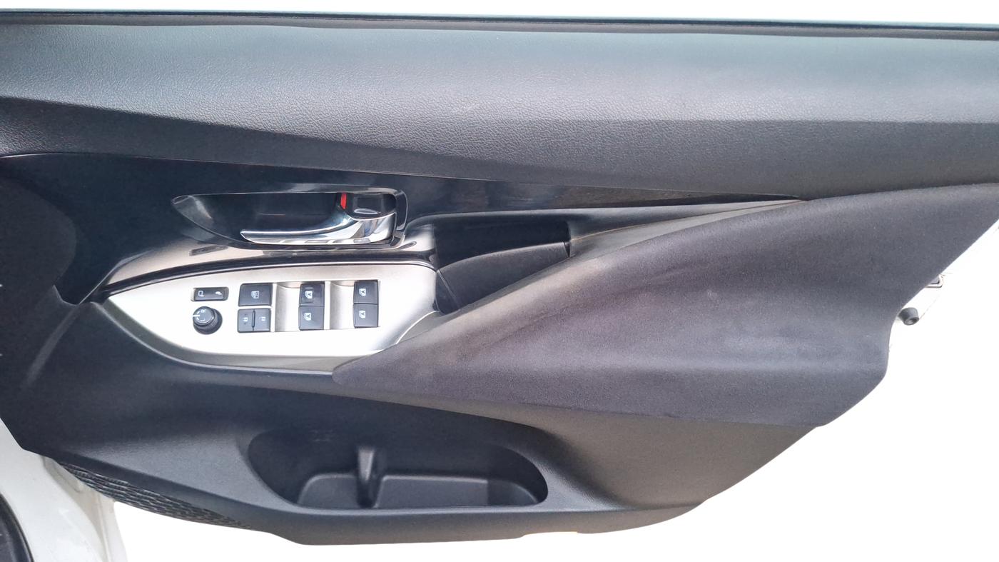 2019 Toyota Innova Crysta 2.4 VX 8 STR, Diesel, Manual, 81,912 km, Driver Side Door Panel Controls