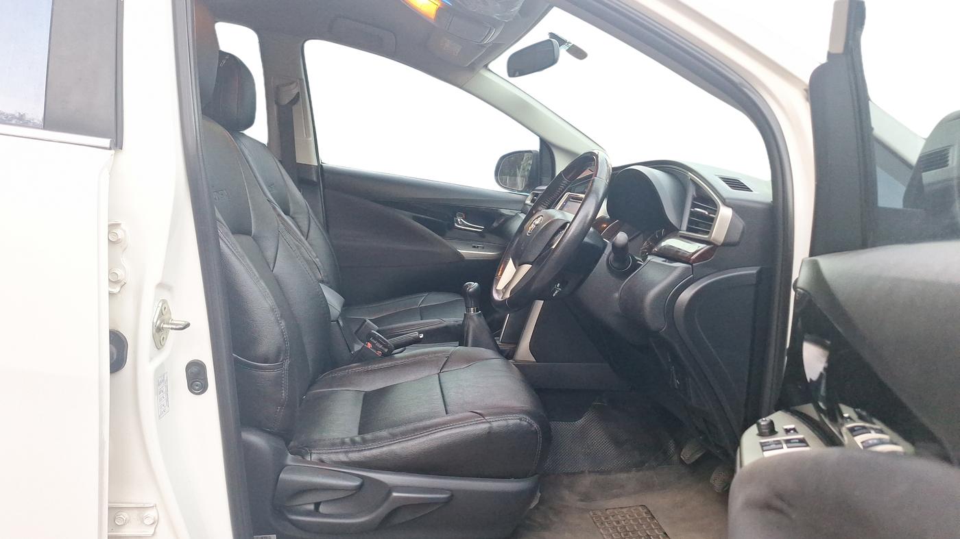 2019 Toyota Innova Crysta 2.4 VX 8 STR, Diesel, Manual, 81,912 km, Right Side Front Door Cabin