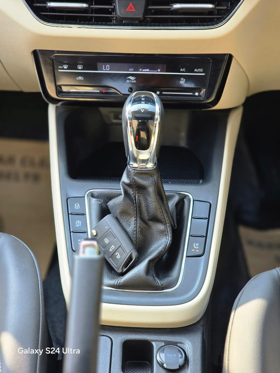 2024 Skoda SLAVIA STYLE 1.0L TSI AT, Petrol, Automatic, 5,852 km, Gear Lever