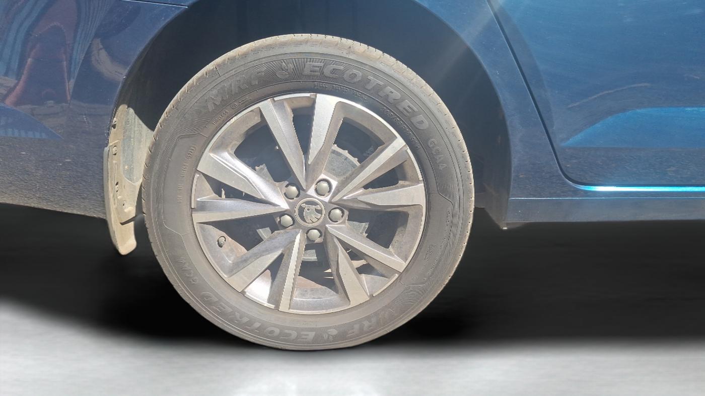2024 Skoda SLAVIA STYLE 1.0L TSI AT, Petrol, Automatic, 5,852 km, Right Rear Wheel