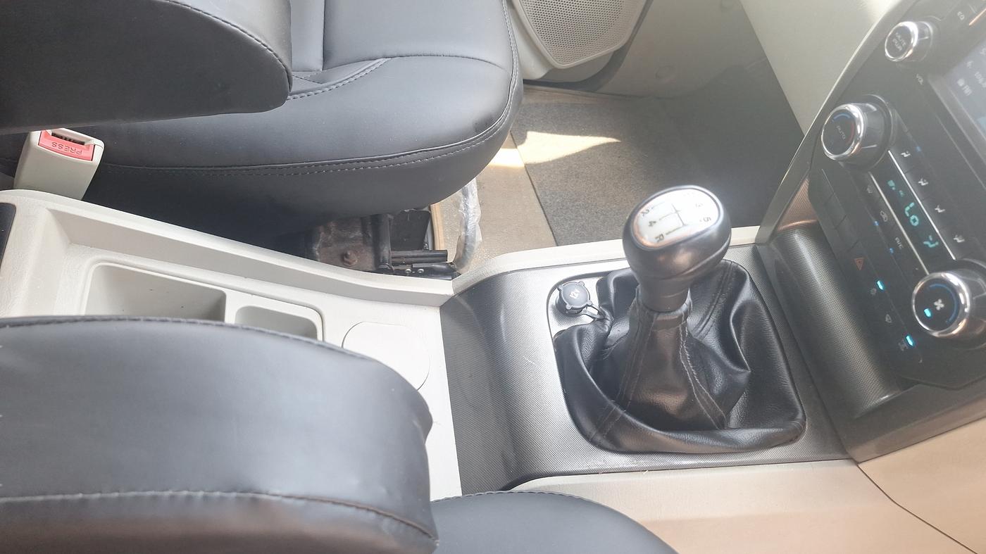 2015 Mahindra Scorpio S10 2WD INTELLI-HYBRID, Diesel, Manual, 81,337 km, Gear Lever