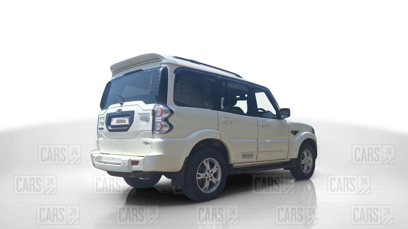 2015 Mahindra Scorpio S10 2WD INTELLI-HYBRID, Diesel, Manual, 81,337 km, Right Back Diagonal
