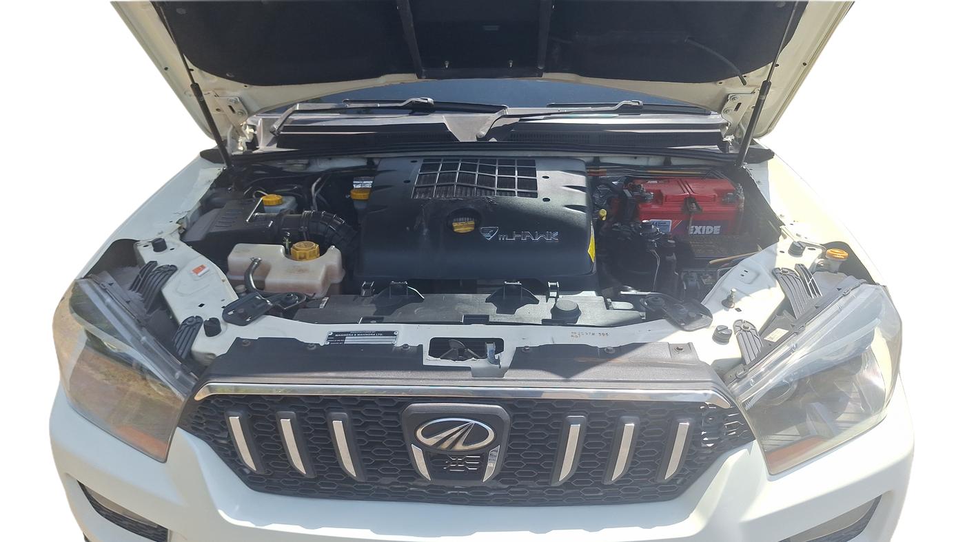 2015 Mahindra Scorpio S10 2WD INTELLI-HYBRID, Diesel, Manual, 81,337 km, Open Bonnet