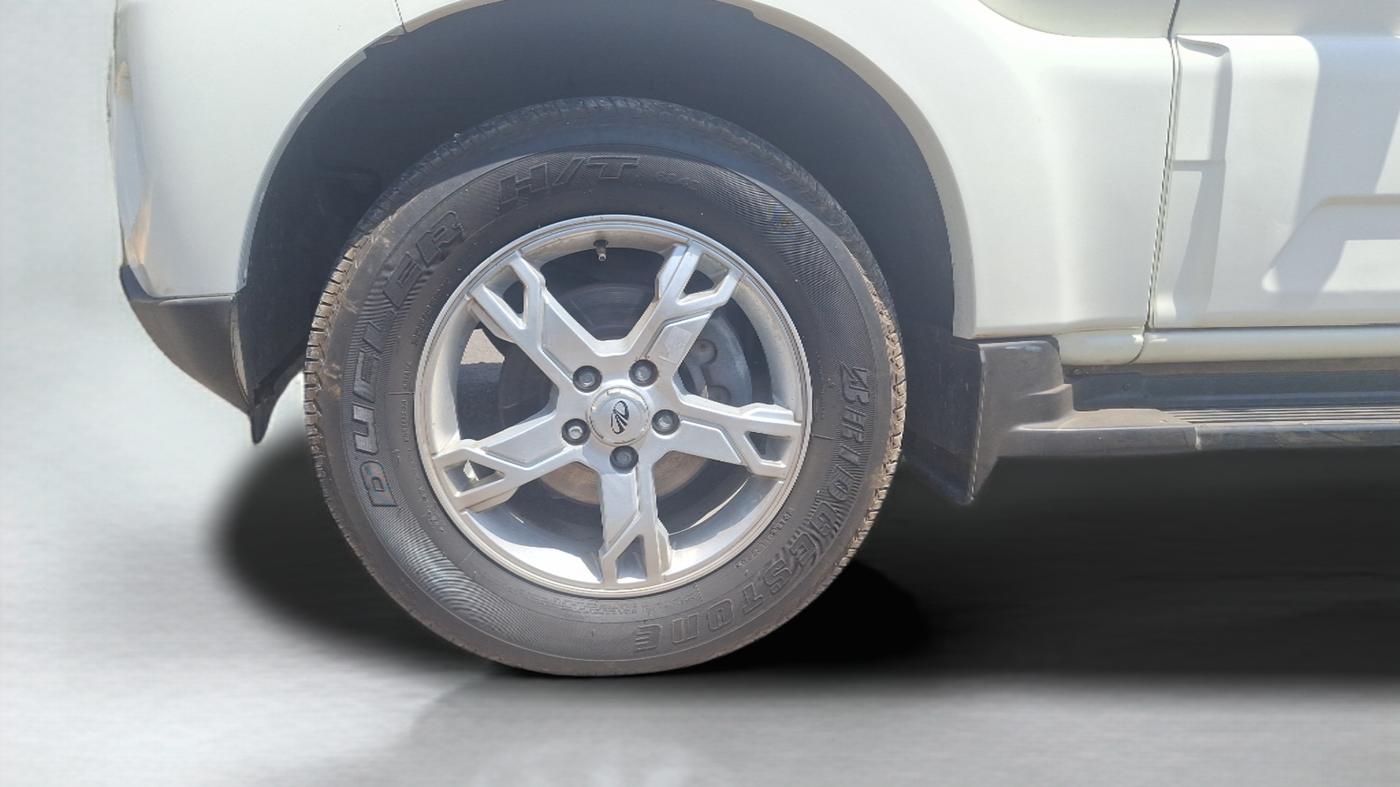 2015 Mahindra Scorpio S10 2WD INTELLI-HYBRID, Diesel, Manual, 81,337 km, Left Front Wheel