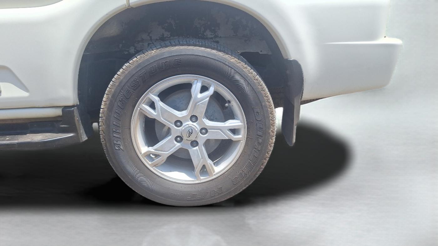2015 Mahindra Scorpio S10 2WD INTELLI-HYBRID, Diesel, Manual, 81,337 km, Left Rear Wheel