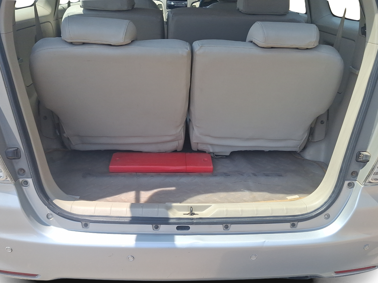 2010 Toyota Innova GX 2.5 8 STR, Diesel, Manual, 77,000 km, Boot Inside