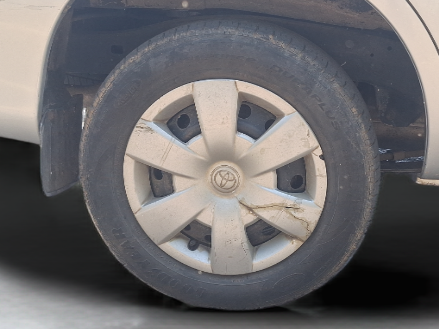 2010 Toyota Innova GX 2.5 8 STR, Diesel, Manual, 77,000 km, Right Rear Wheel