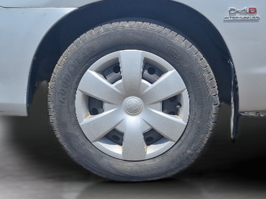 2010 Toyota Innova GX 2.5 8 STR, Diesel, Manual, 77,000 km, Left Front Wheel