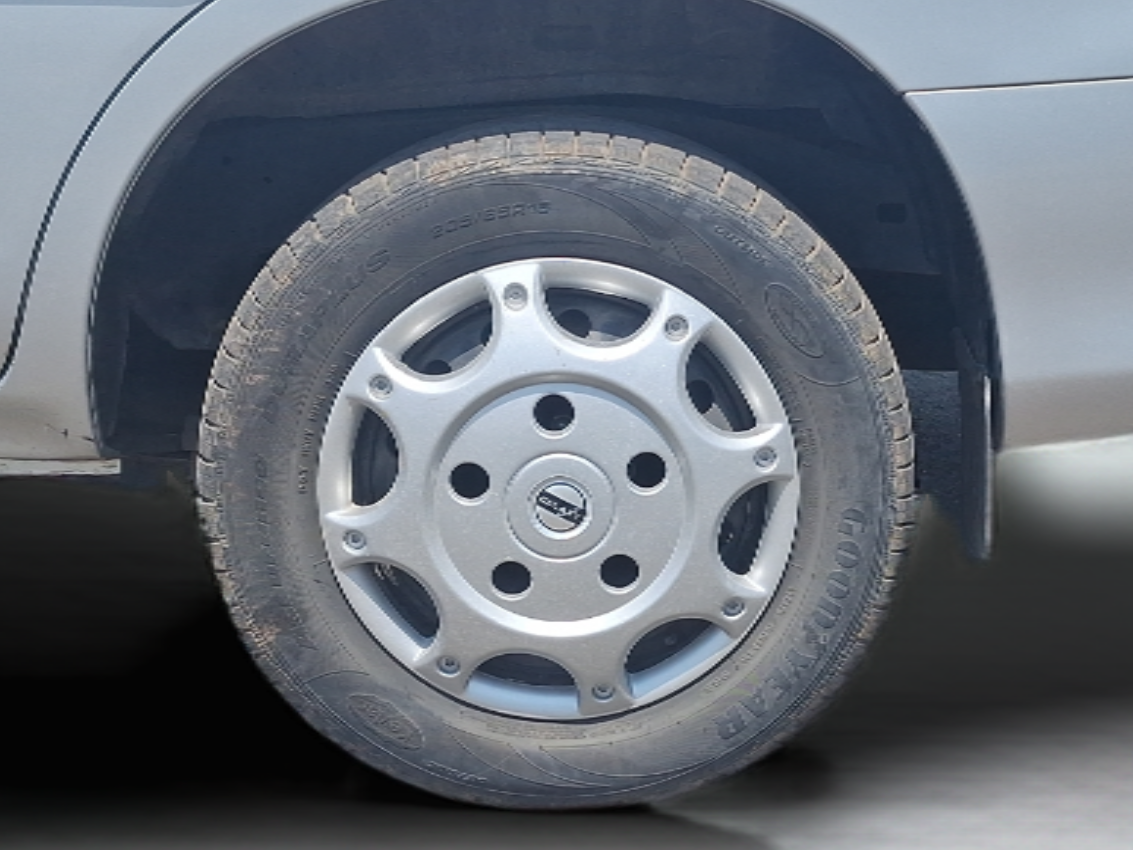 2010 Toyota Innova GX 2.5 8 STR, Diesel, Manual, 77,000 km, Left Rear Wheel