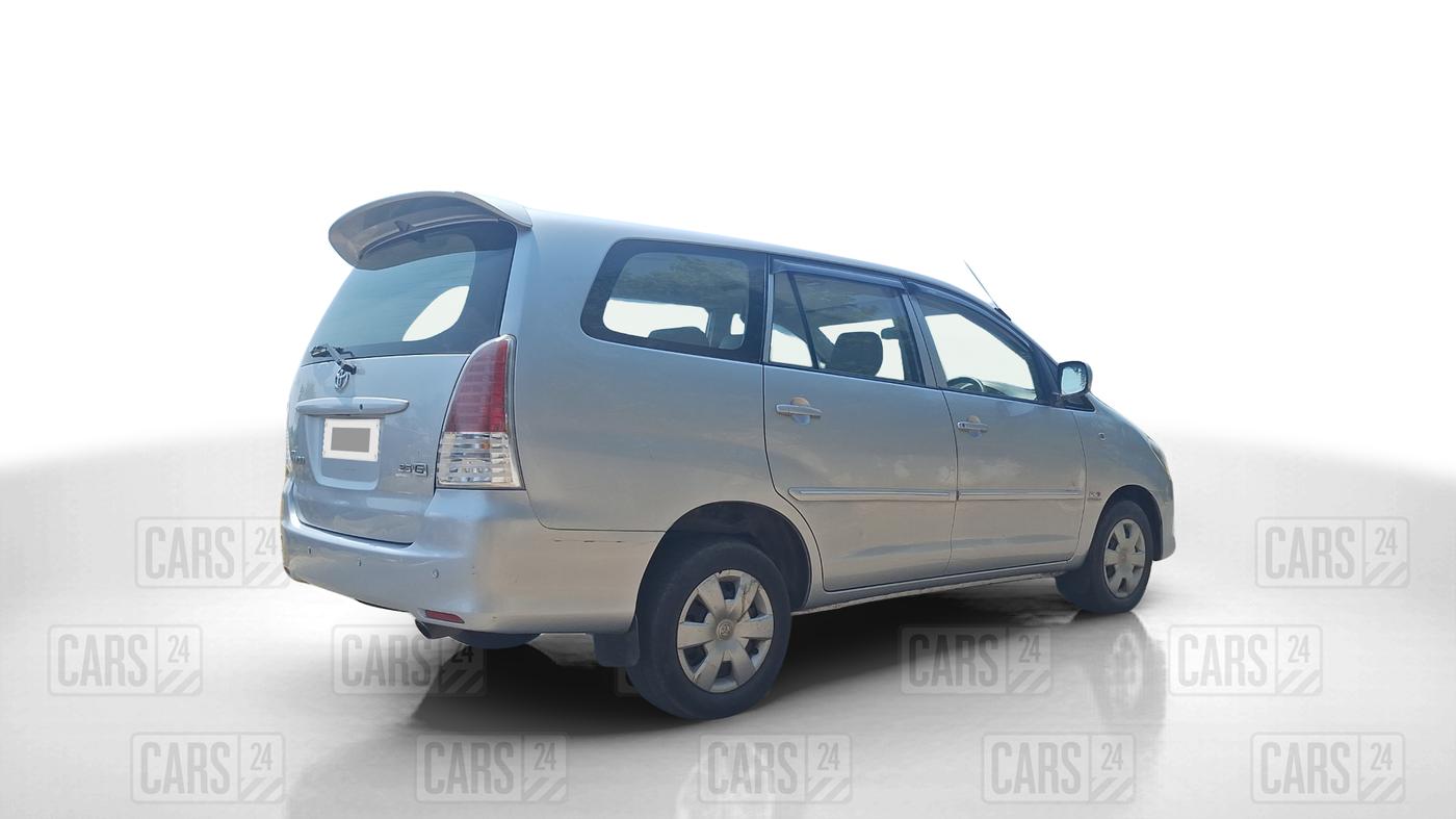 2010 Toyota Innova GX 2.5 8 STR, Diesel, Manual, 77,000 km, Right Back Diagonal