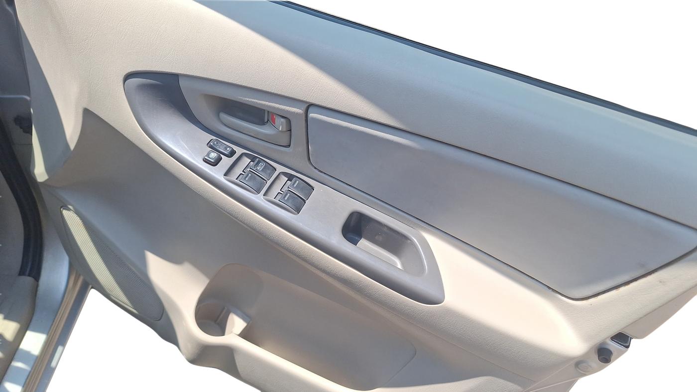 2010 Toyota Innova GX 2.5 8 STR, Diesel, Manual, 77,000 km, Driver Side Door Panel Controls