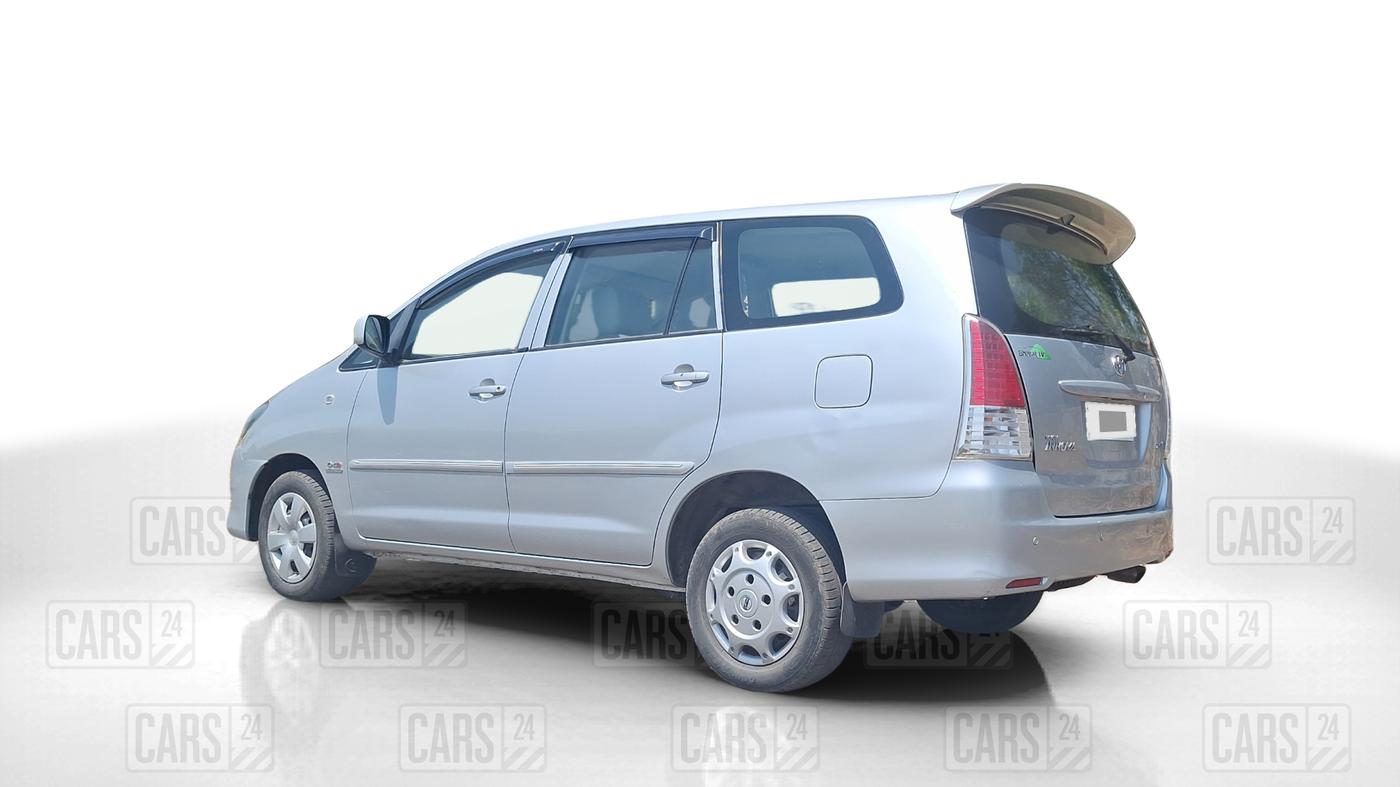 2010 Toyota Innova GX 2.5 8 STR, Diesel, Manual, 77,000 km, Left Back Diagonal