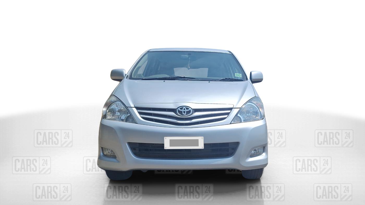 2010 Toyota Innova GX 2.5 8 STR, Diesel, Manual, 77,000 km, Front