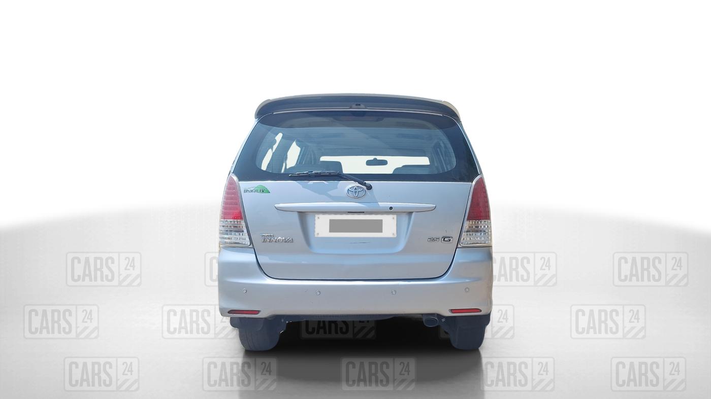 2010 Toyota Innova GX 2.5 8 STR, Diesel, Manual, 77,000 km, Back/Rear