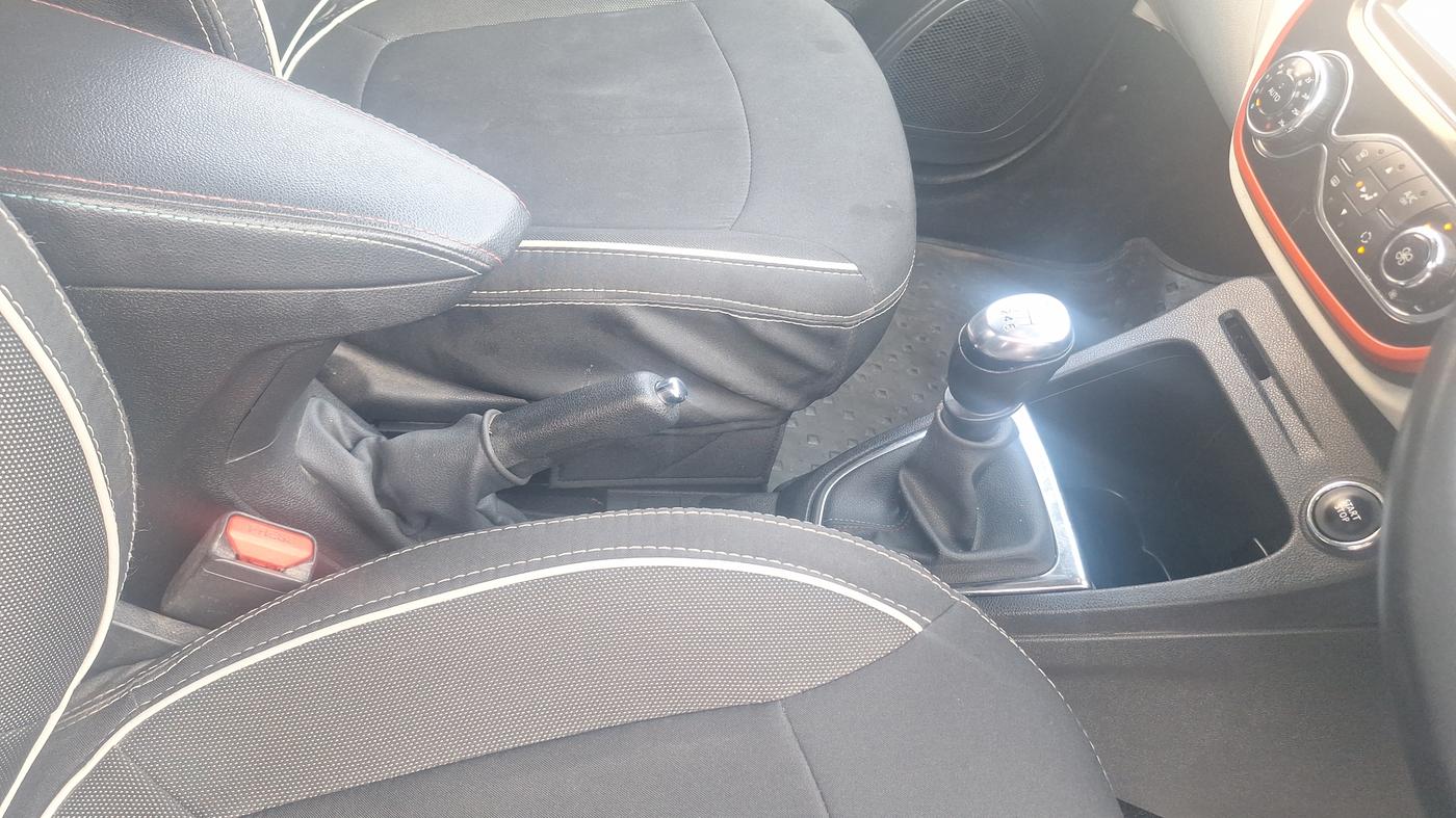 2017 Renault Captur RXT DIESEL DUAL TONE, Diesel, Manual, 45,985 km, Gear Lever
