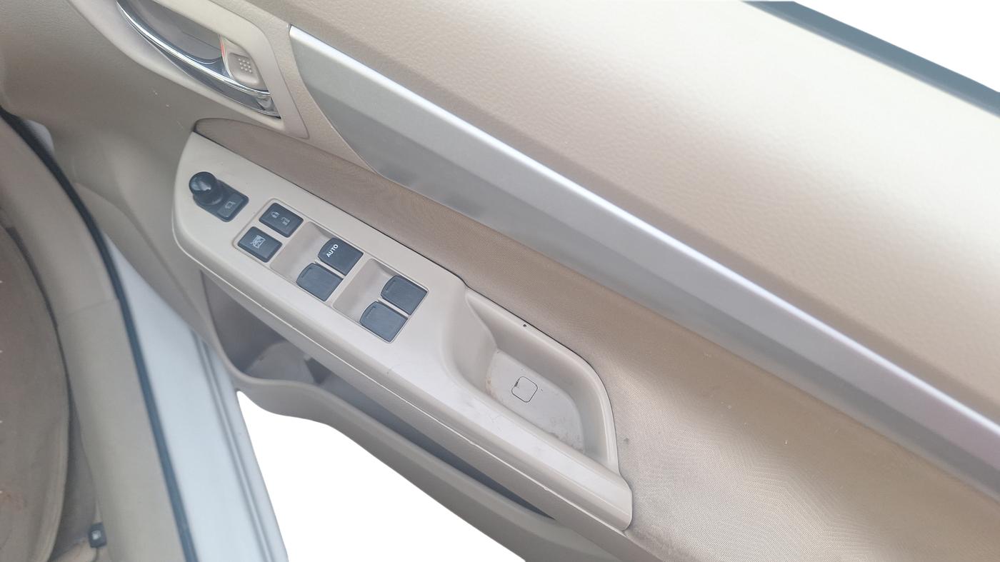 2016 Maruti Ertiga ZDI + SHVS, Diesel, Manual, 86,050 km, Driver Side Door Panel Controls
