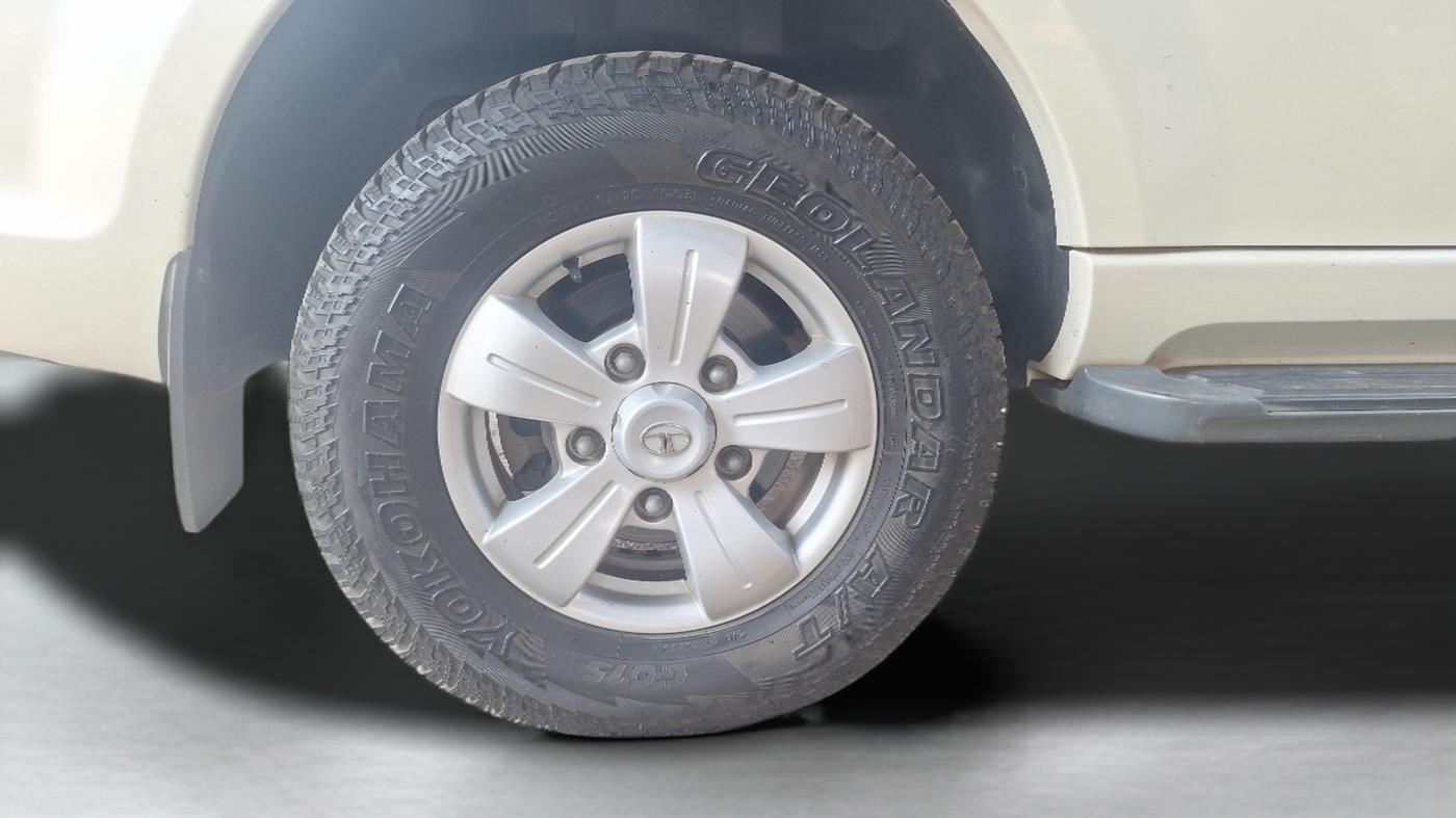 2018 Tata Safari Storme 2.2 VX 4X2, Diesel, Manual, 85,530 km, Right Rear Wheel