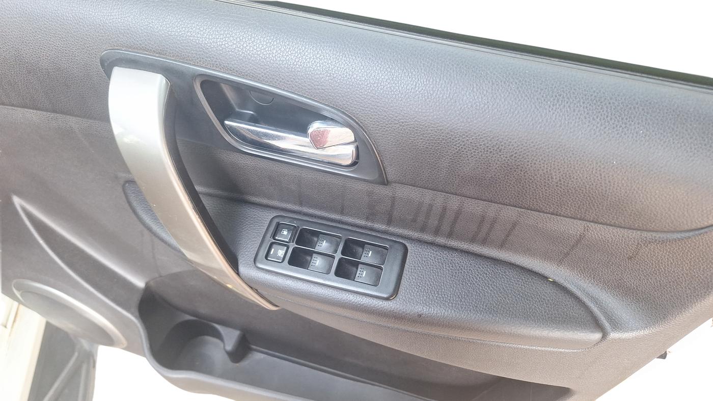 2018 Tata Safari Storme 2.2 VX 4X2, Diesel, Manual, 85,530 km, Driver Side Door Panel Controls