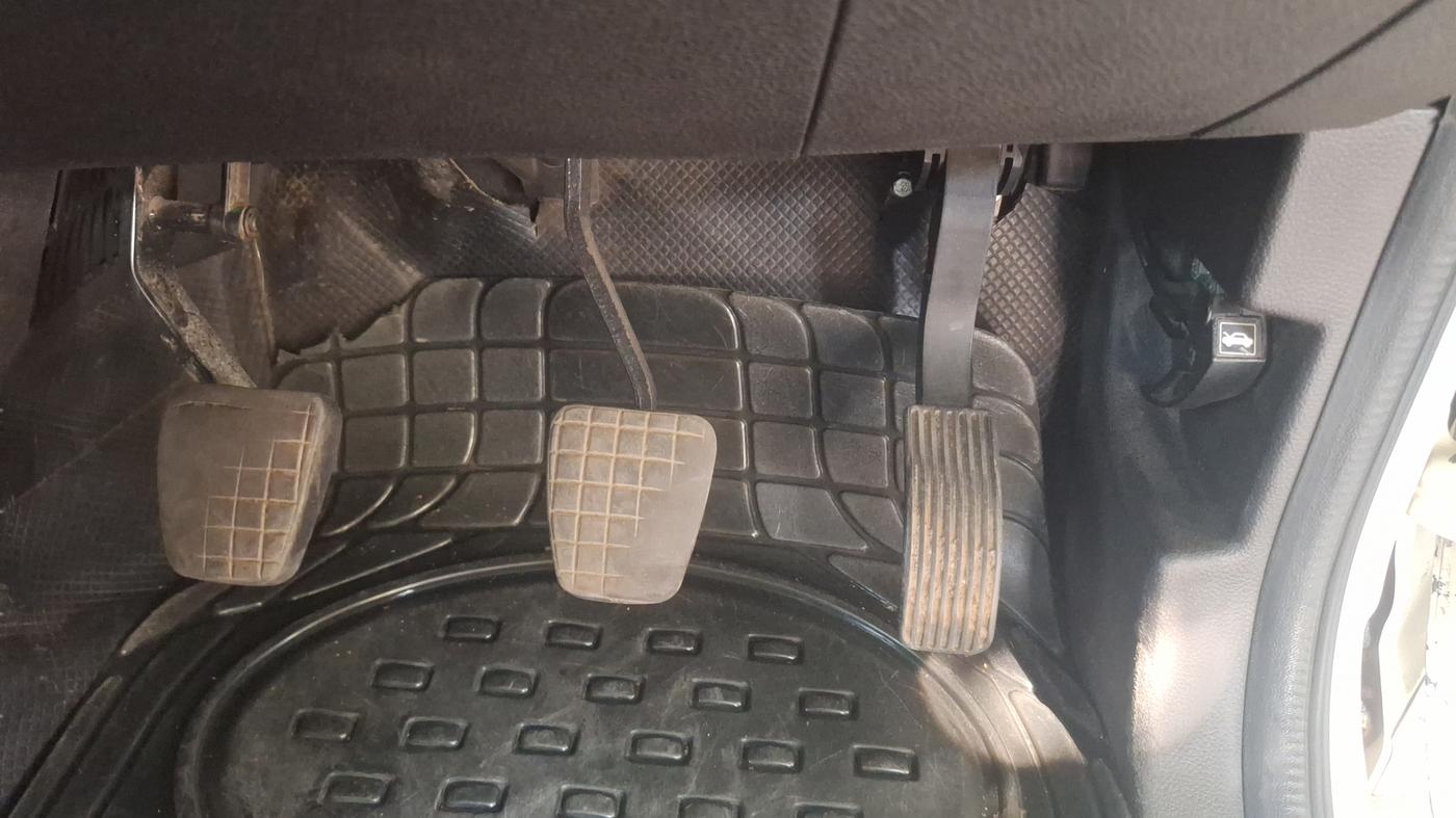 2018 Tata Safari Storme 2.2 VX 4X2, Diesel, Manual, 85,530 km, Pedals