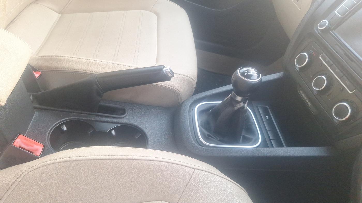 2013 Volkswagen Jetta HIGHLINE TDI, Diesel, Manual, 51,915 km, Gear Lever