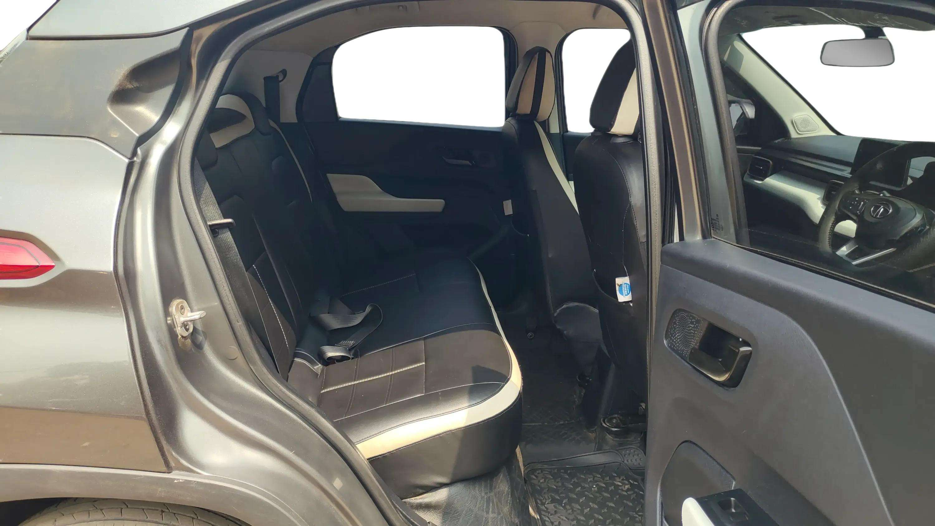 2022 Tata PUNCH ACCOMPLISHED MT, Petrol, Manual, 41,290 km, Right Side Rear Door Cabin