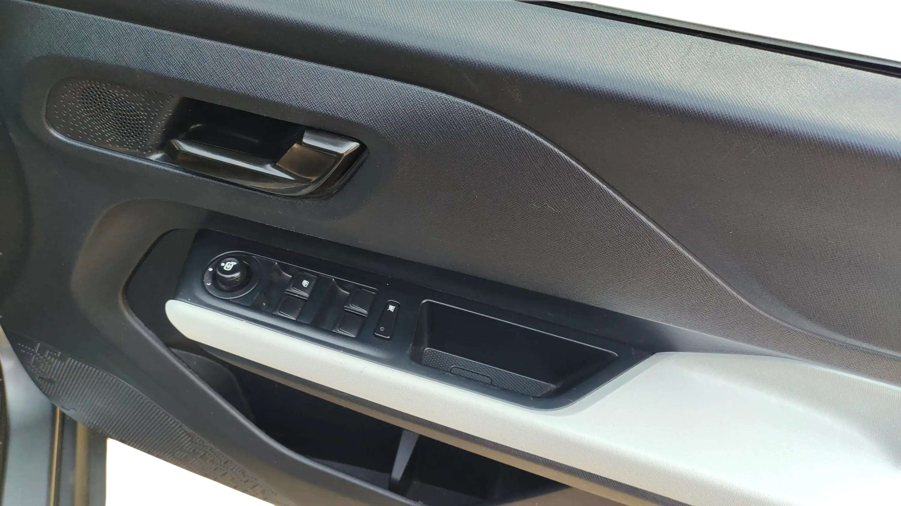 2022 Tata PUNCH ACCOMPLISHED MT, Petrol, Manual, 41,290 km, Driver Side Door Panel Controls