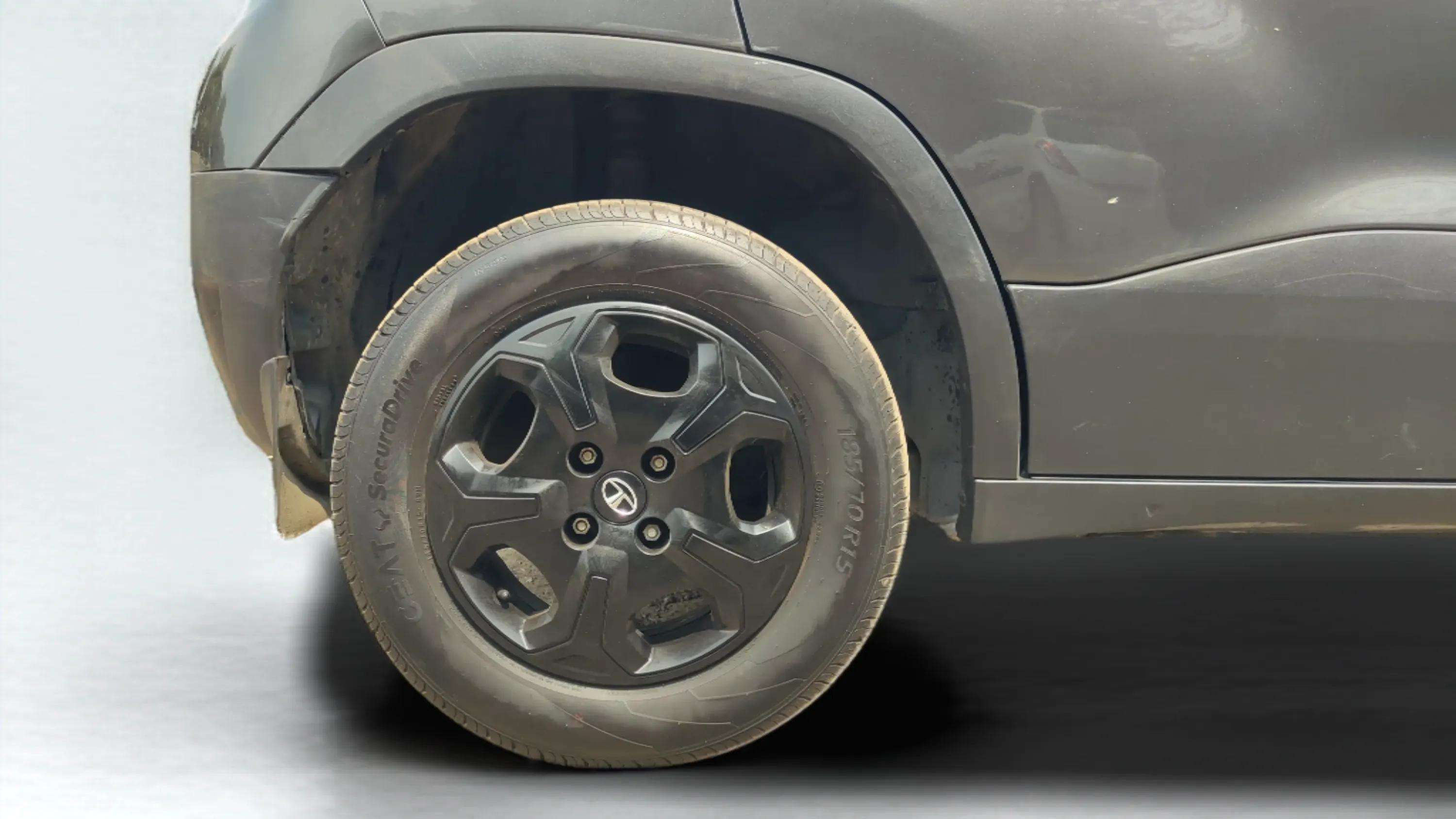 2022 Tata PUNCH ACCOMPLISHED MT, Petrol, Manual, 41,290 km, Right Rear Wheel