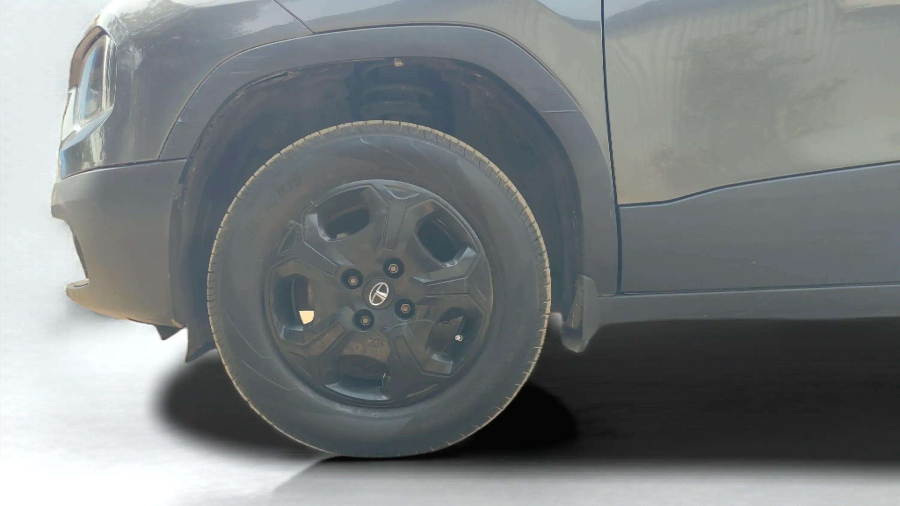 2022 Tata PUNCH ACCOMPLISHED MT, Petrol, Manual, 41,290 km, Left Front Wheel