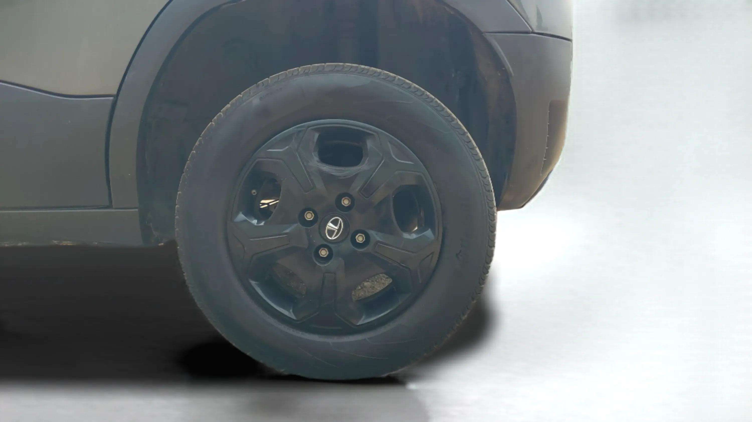 2022 Tata PUNCH ACCOMPLISHED MT, Petrol, Manual, 41,290 km, Left Rear Wheel