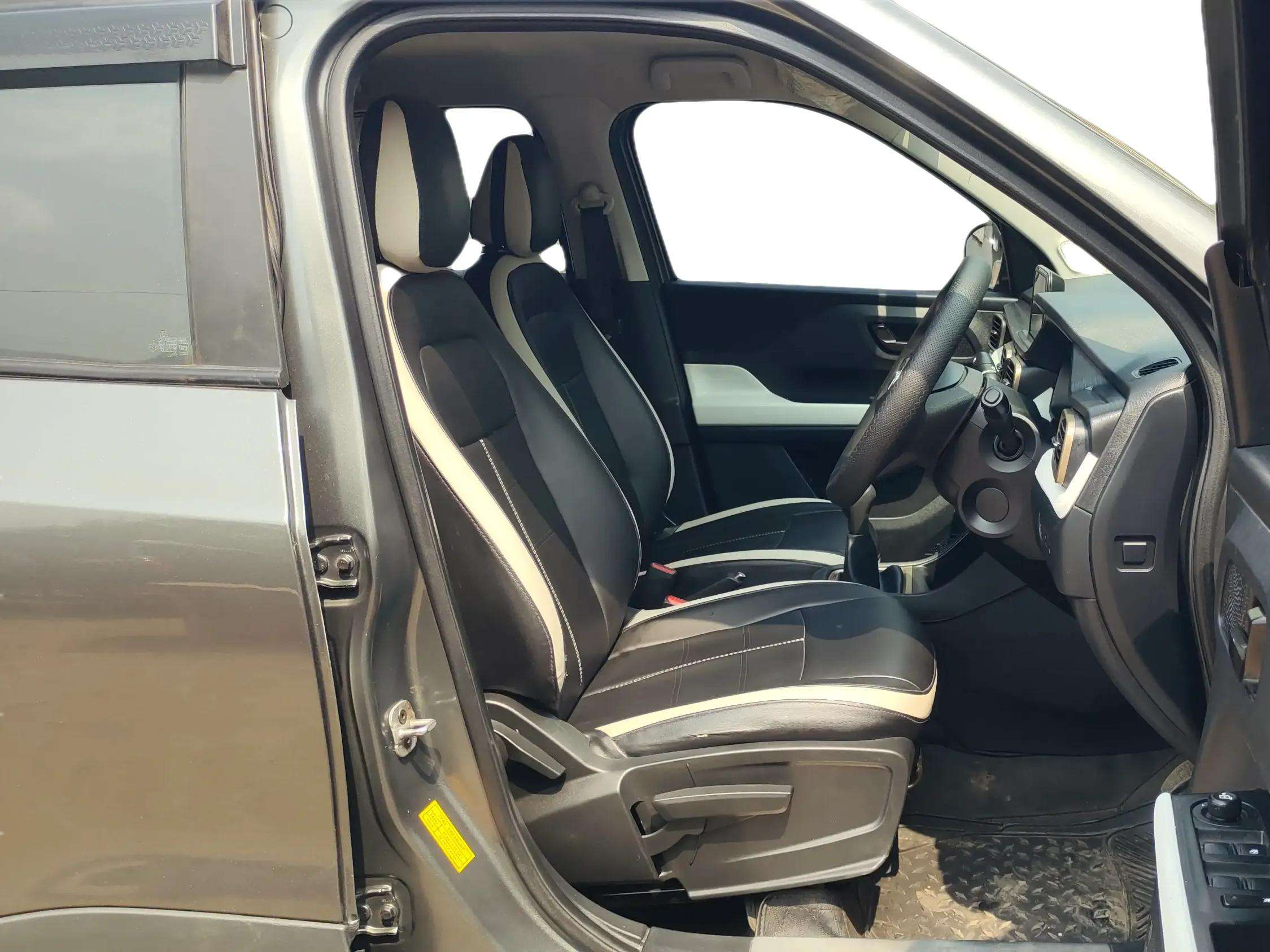 2022 Tata PUNCH ACCOMPLISHED MT, Petrol, Manual, 41,290 km, Right Side Front Door Cabin