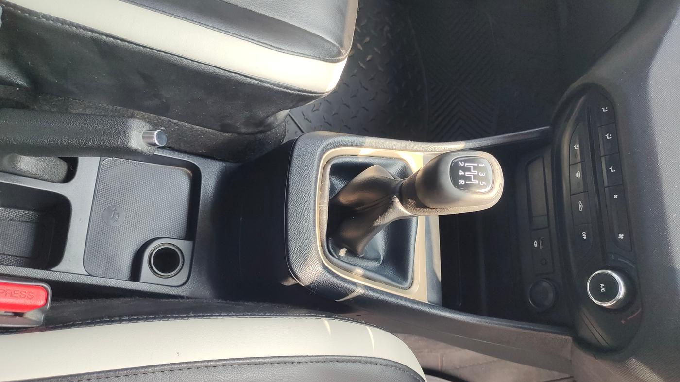 2022 Tata PUNCH ACCOMPLISHED MT, Petrol, Manual, 41,290 km, Gear Lever