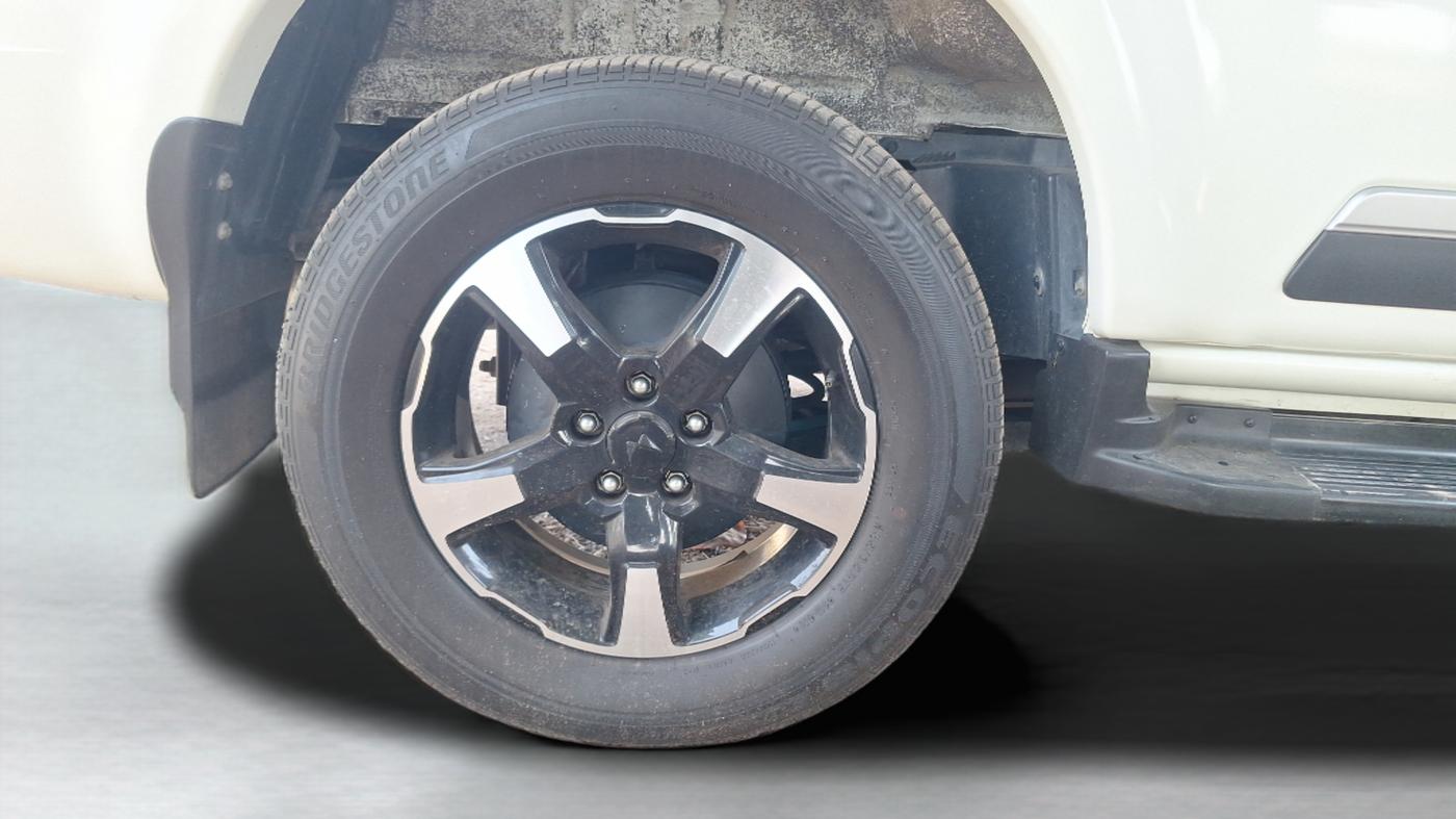 2023 Mahindra SCORPIO CLASSIC S11 7STR, Diesel, Manual, 40,388 km, Right Rear Wheel