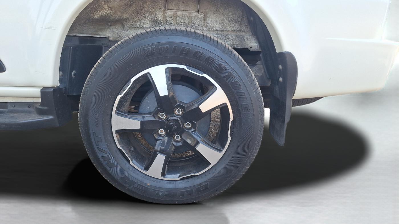 2023 Mahindra SCORPIO CLASSIC S11 7STR, Diesel, Manual, 40,388 km, Left Rear Wheel