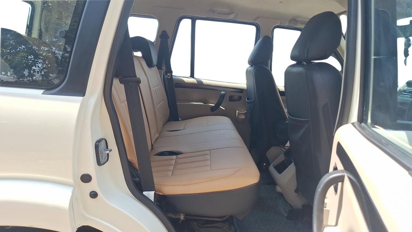 2023 Mahindra SCORPIO CLASSIC S11 7STR, Diesel, Manual, 40,388 km, Right Side Rear Door Cabin