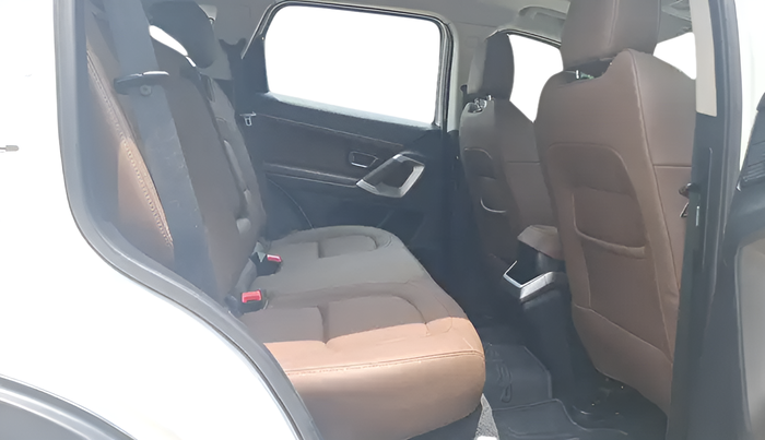 2020 Tata Harrier XZ PLUS 2.0L, Diesel, Manual, 43,414 km, Right Side Rear Door Cabin
