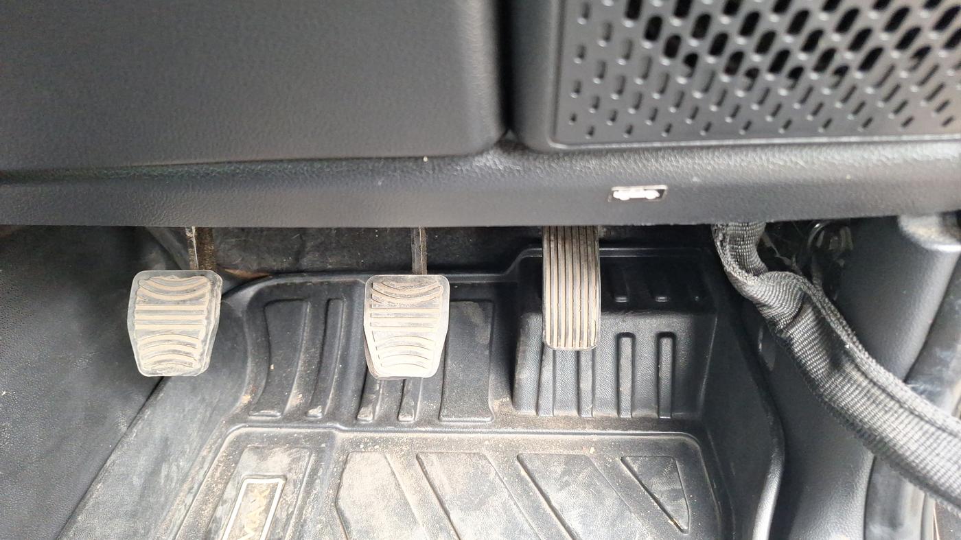 2023 Mahindra Thar LX D HT 2WD MT, Diesel, Manual, 11,000 km, Pedals