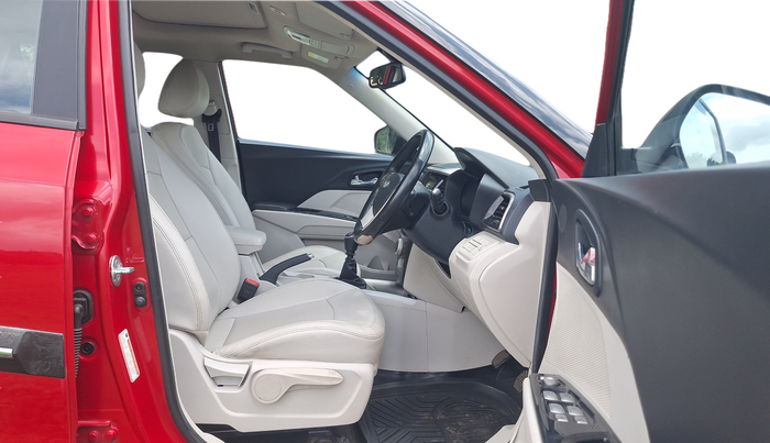 2021 Mahindra XUV300 W8 (O) 1.5 DIESEL, Diesel, Manual, 73,941 km, Right Side Front Door Cabin
