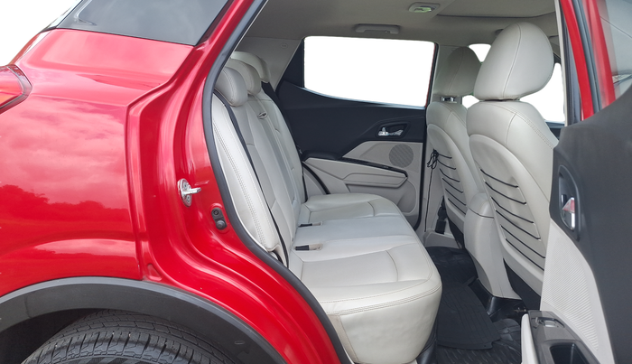 2021 Mahindra XUV300 W8 (O) 1.5 DIESEL, Diesel, Manual, 73,941 km, Right Side Rear Door Cabin